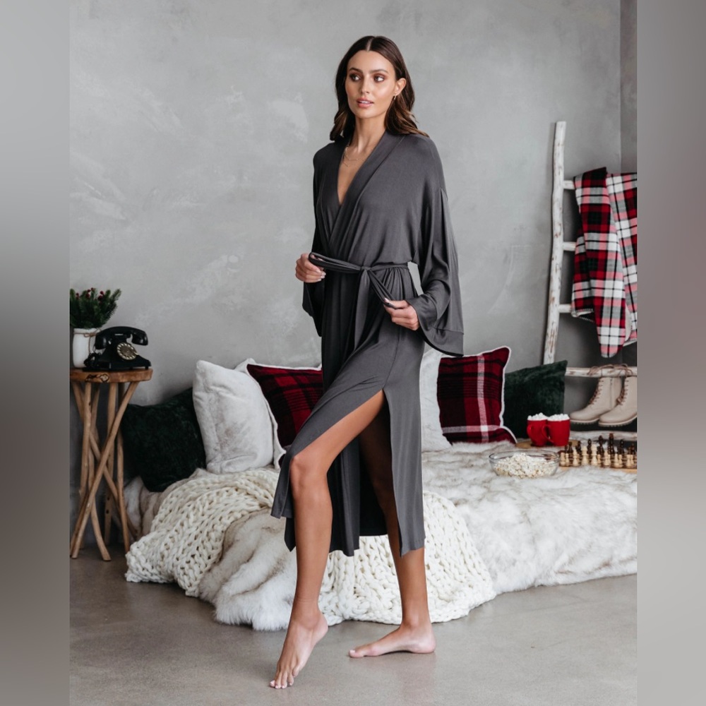 Festive Chill Kimono Robe - Charcoal